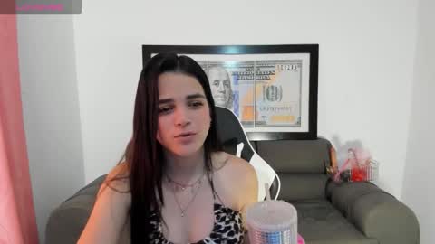 Snapshot of lucianamoreau_ chatting on March 18, 11:41 pm Luciana M online show from March 18, 11:41 pm