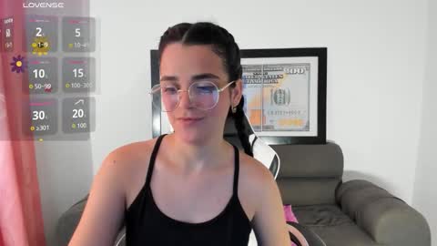 Snapshot of lucianamoreau_ chatting on March 19, 9:41 pm Luciana M online show from March 19, 9:41 pm