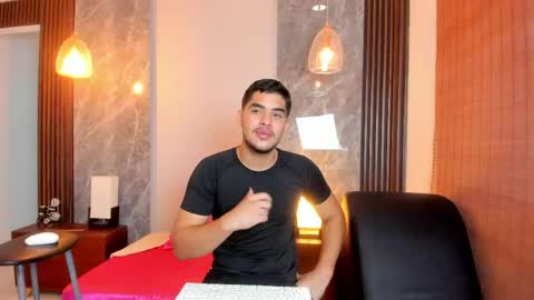 Snapshot of luciano_vitale_ chatting on June 2, 1:13 pm Luciano online show from June 2, 1:13 pm
