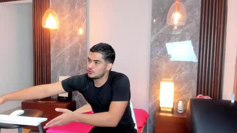 Snapshot of luciano_vitale_ chatting on June 4, 12:00 pm Luciano online show from June 4, 12:00 pm