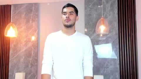 Snapshot of luciano_vitale_ chatting on June 5, 12:00 pm Luciano online show from June 5, 12:00 pm