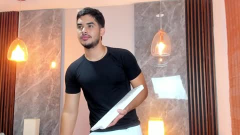 Snapshot of luciano_vitale_ chatting on June 8, 12:16 pm Luciano online show from June 8, 12:16 pm