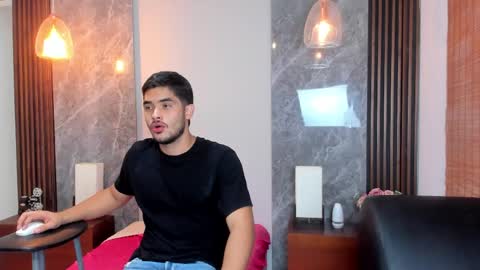 Snapshot of luciano_vitale_ chatting on June 10, 12:04 pm Luciano online show from June 10, 12:04 pm