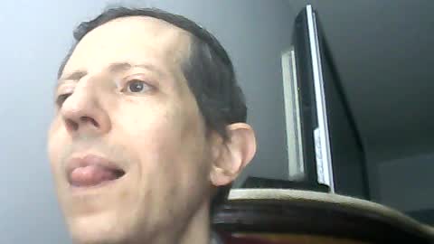 Snapshot of lucianoaxel chatting on August 4, 10:12 pm Luciano online show from August 4, 10:12 pm