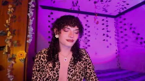 Snapshot of lucianromeo17 chatting on March 29, 9:48 pm Lucy or Lucian 3 Come to my social Links3 online show from March 29, 9:48 pm