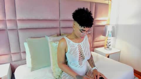 Snapshot of luciawallace chatting on September 27, 3:44 am lucia wallace online show from September 27, 3:44 am