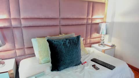 Snapshot of luciawallace chatting on October 11, 4:22 am lucia wallace online show from October 11, 4:22 am