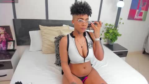 Snapshot of luciawallace chatting on November 28, 11:40 pm lucia wallace online show from November 28, 11:40 pm