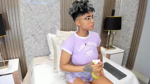  lucia wallace  online show from February 18, 11:01 pm