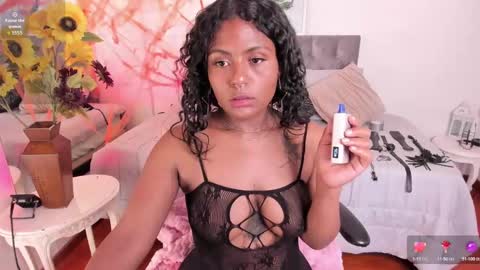 Snapshot of lucie_harper chatting on October 7, 8:50 pm online show from October 7, 8:50 pm