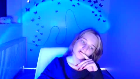 Snapshot of lucieamour_ chatting on November 28, 11:07 pm Lucie online show from November 28, 11:07 pm