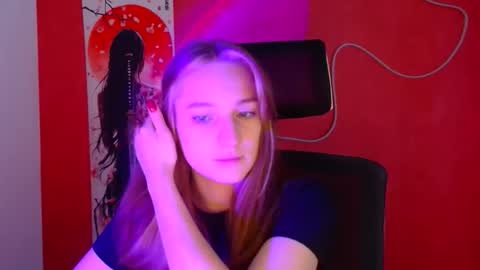 Snapshot of lucieamour_ chatting on November 29, 10:35 pm Lucie online show from November 29, 10:35 pm