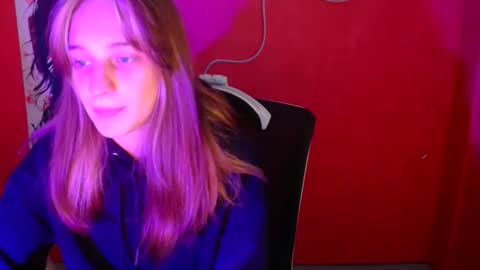 Snapshot of lucieamour_ chatting on December 1, 10:26 pm Lucie online show from December 1, 10:26 pm