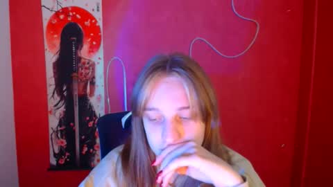 Snapshot of lucieamour_ chatting on December 3, 11:14 pm Lucie online show from December 3, 11:14 pm