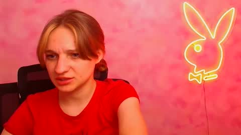 Snapshot of lucieamour_ chatting on December 13, 7:53 pm Lucie online show from December 13, 7:53 pm