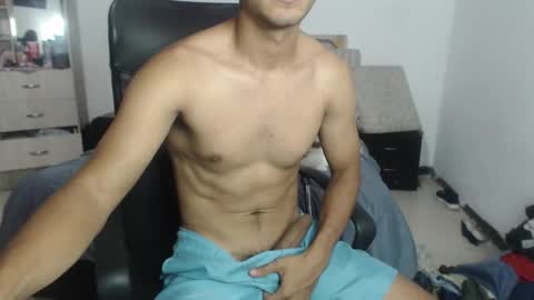 Snapshot of lucifferr_ chatting on October 18, 11:49 pm leonel online show from October 18, 11:49 pm