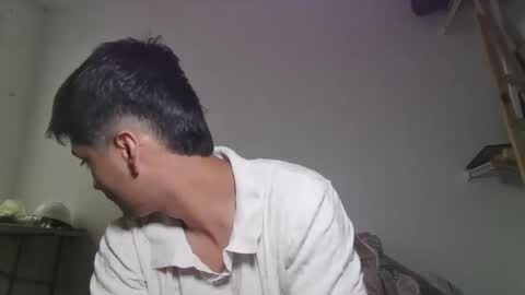 Snapshot of lucifferr_ chatting on March 27, 4:40 pm leonel online show from March 27, 4:40 pm