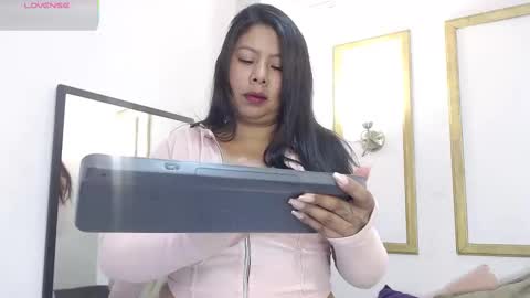 Snapshot of lucigh_ chatting on October 6, 7:33 pm Luci online show from October 6, 7:33 pm