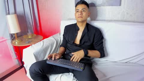 Snapshot of lucii_fer_ chatting on January 20, 2:14 pm Leo online show from January 20, 2:14 pm