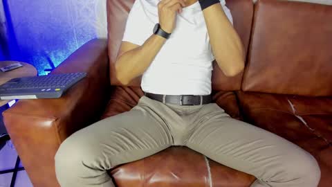 Snapshot of lucii_fer_ chatting on January 24, 11:04 am Leo online show from January 24, 11:04 am