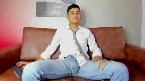 Snapshot of lucii_fer_ chatting on January 25, 2:03 pm Leo online show from January 25, 2:03 pm