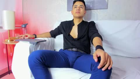 Snapshot of lucii_fer_ chatting on February 4, 2:32 pm Leo online show from February 4, 2:32 pm