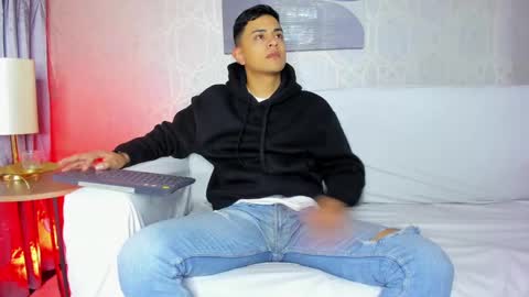 Snapshot of lucii_fer_ chatting on February 5, 11:02 am Leo online show from February 5, 11:02 am