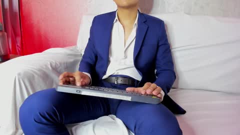 Snapshot of lucii_fer_ chatting on February 11, 2:35 pm Leo online show from February 11, 2:35 pm