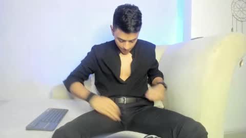 Snapshot of lucii_fer_ chatting on February 15, 11:28 am Leo online show from February 15, 11:28 am