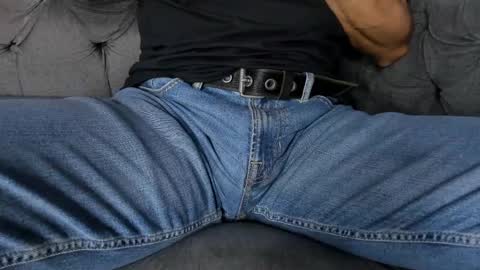 Snapshot of lucii_fer_ chatting on February 17, 5:32 pm Leo online show from February 17, 5:32 pm