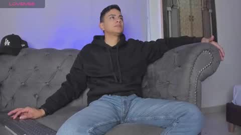 Snapshot of lucii_fer_ chatting on February 19, 11:06 am Leo online show from February 19, 11:06 am