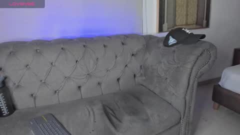 Snapshot of lucii_fer_ chatting on February 19, 2:12 pm Leo online show from February 19, 2:12 pm