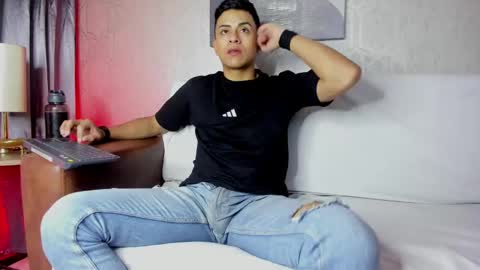 Snapshot of lucii_fer_ chatting on February 21, 11:01 am Leo online show from February 21, 11:01 am