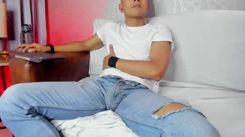 Snapshot of lucii_fer_ chatting on February 23, 5:50 pm Leo online show from February 23, 5:50 pm