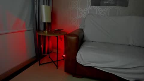 Snapshot of lucii_fer_ chatting on February 25, 11:19 am Leo online show from February 25, 11:19 am