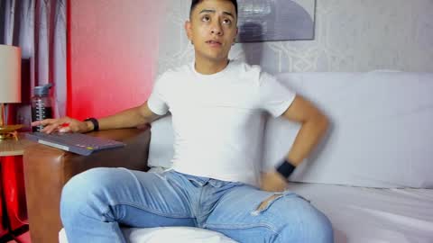 Snapshot of lucii_fer_ chatting on February 27, 11:20 am Leo online show from February 27, 11:20 am