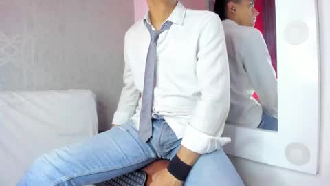 Snapshot of lucii_fer_ chatting on March 3, 2:15 pm Leo online show from March 3, 2:15 pm