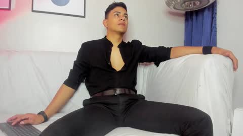 Snapshot of lucii_fer_ chatting on March 5, 11:28 am Leo online show from March 5, 11:28 am