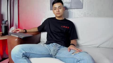 Snapshot of lucii_fer_ chatting on March 6, 11:25 am Leo online show from March 6, 11:25 am