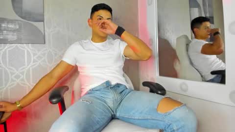 Snapshot of lucii_fer_ chatting on September 12, 11:43 am Leo online show from September 12, 11:43 am