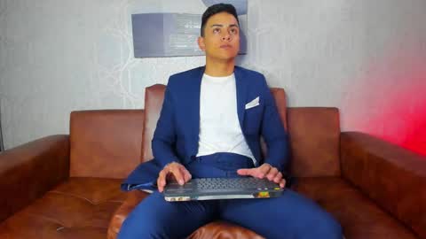 Snapshot of lucii_fer_ chatting on September 15, 11:54 am Leo online show from September 15, 11:54 am