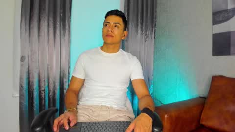 Snapshot of lucii_fer_ chatting on September 16, 11:33 am Leo online show from September 16, 11:33 am