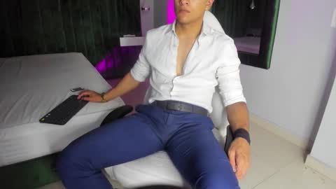 Snapshot of lucii_fer_ chatting on October 17, 11:57 am Leo online show from October 17, 11:57 am