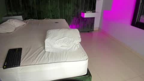 Snapshot of lucii_fer_ chatting on October 20, 11:32 am Leo online show from October 20, 11:32 am