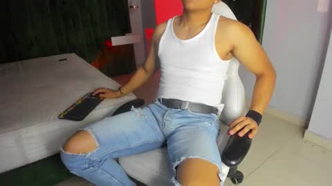 Snapshot of lucii_fer_ chatting on October 30, 11:55 am Leo online show from October 30, 11:55 am