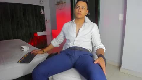 Snapshot of lucii_fer_ chatting on November 5, 11:43 am Leo online show from November 5, 11:43 am