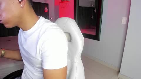 Snapshot of lucii_fer_ chatting on November 9, 11:52 am Leo online show from November 9, 11:52 am