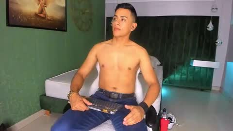 Snapshot of lucii_fer_ chatting on November 14, 11:53 am Leo online show from November 14, 11:53 am