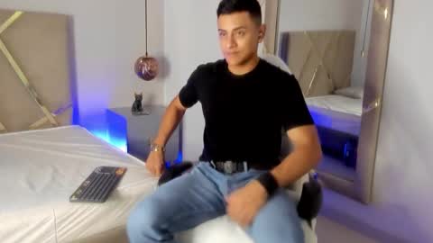 Snapshot of lucii_fer_ chatting on November 15, 11:40 am Leo online show from November 15, 11:40 am