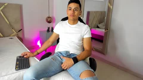 Snapshot of lucii_fer_ chatting on November 18, 11:47 am Leo online show from November 18, 11:47 am